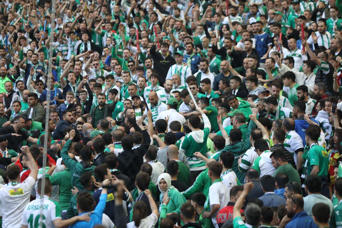 (FOTO GALERİ) BURSASPOR-BORNOVA FK TARAFTAR FOTOĞRAFLARI-2