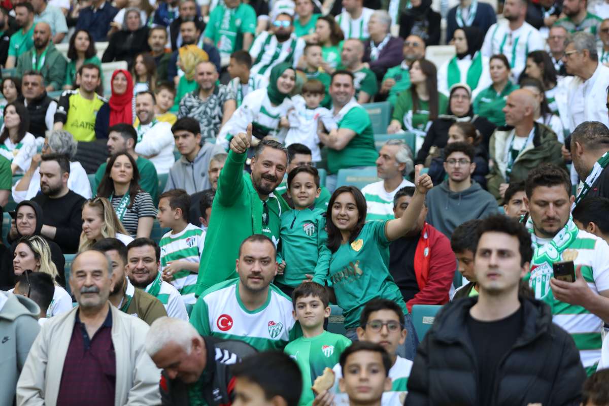 (FOTO GALERİ) BURSASPOR-BORNOVA FK TARAFTAR FOTOĞRAFLARI-2