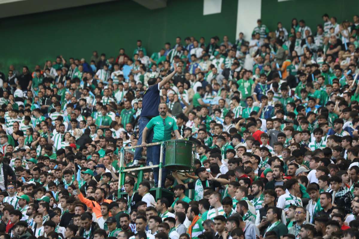 (FOTO GALERİ) BURSASPOR-BORNOVA FK TARAFTAR FOTOĞRAFLARI-2