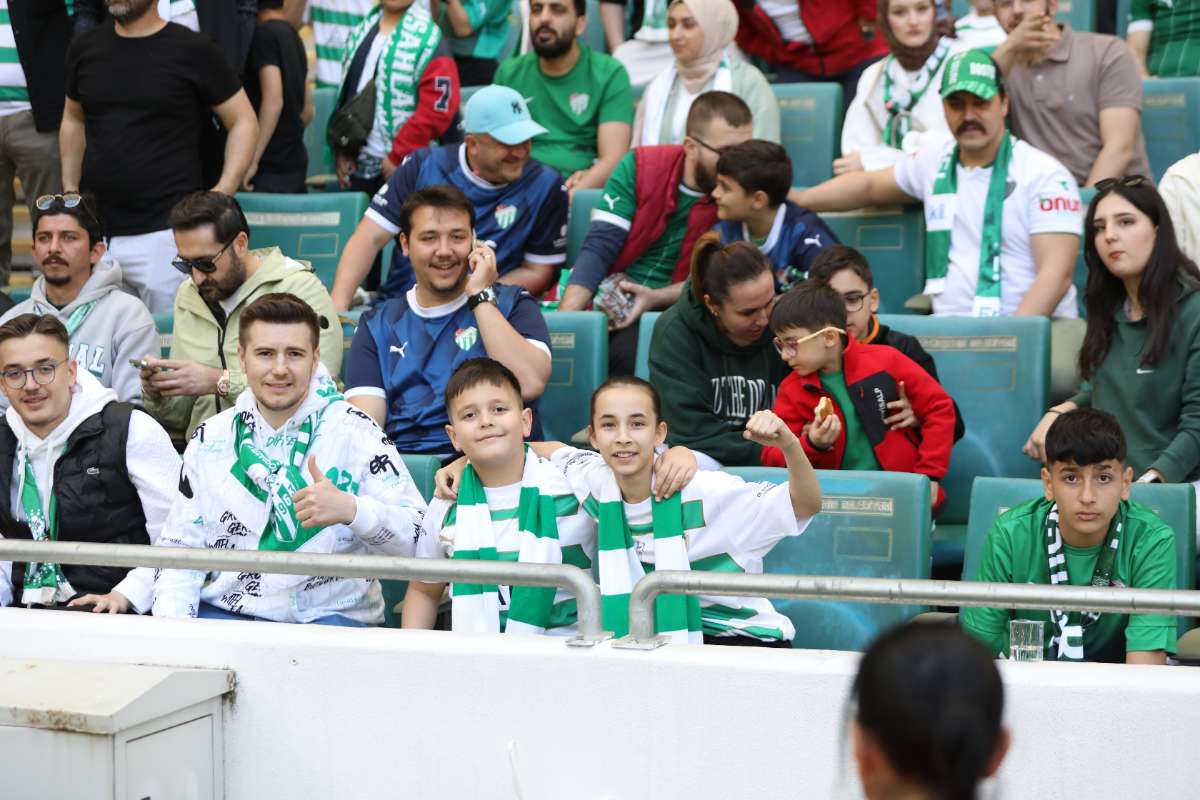 (FOTO GALERİ) BURSASPOR-BORNOVA FK TARAFTAR FOTOĞRAFLARI-2