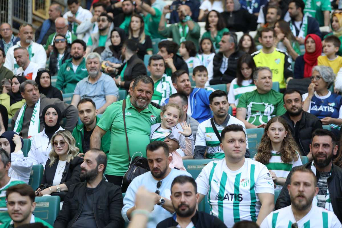 (FOTO GALERİ) BURSASPOR-BORNOVA FK TARAFTAR FOTOĞRAFLARI-2