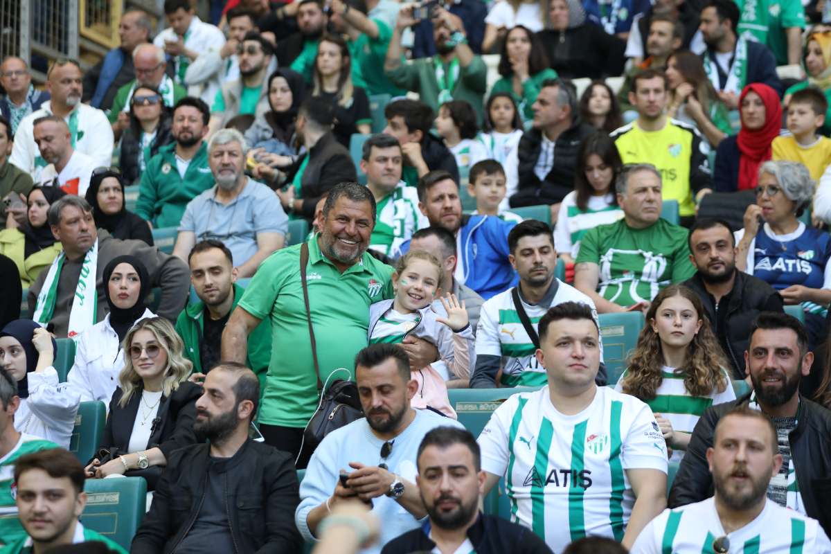 (FOTO GALERİ) BURSASPOR-BORNOVA FK TARAFTAR FOTOĞRAFLARI-2