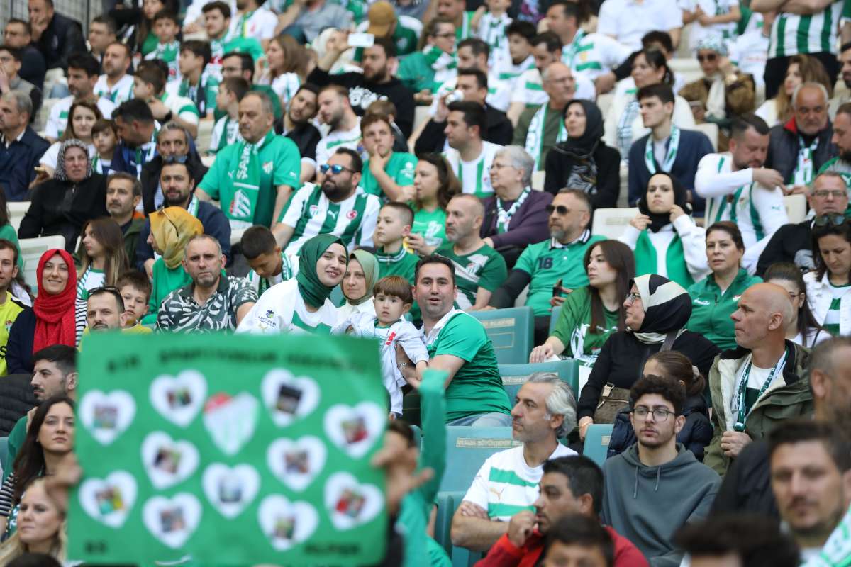 (FOTO GALERİ) BURSASPOR-BORNOVA FK TARAFTAR FOTOĞRAFLARI-2