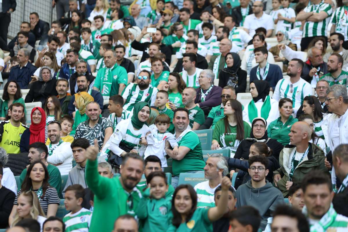 (FOTO GALERİ) BURSASPOR-BORNOVA FK TARAFTAR FOTOĞRAFLARI-2