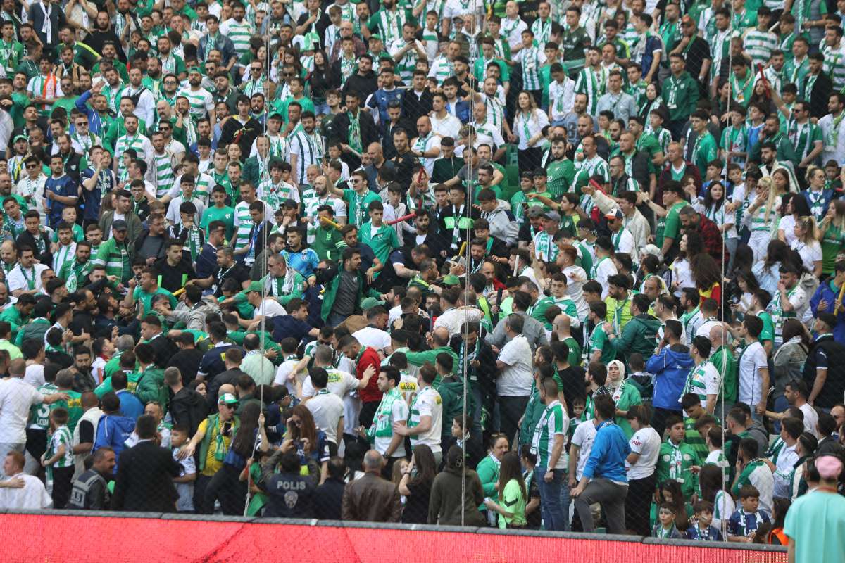 (FOTO GALERİ) BURSASPOR-BORNOVA FK TARAFTAR FOTOĞRAFLARI-2