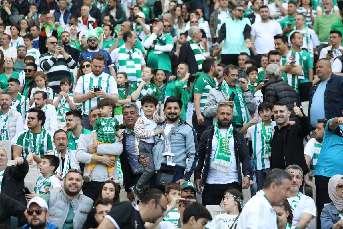 (FOTO GALERİ) BURSASPOR-BORNOVA FK TARAFTAR FOTOĞRAFLARI-2