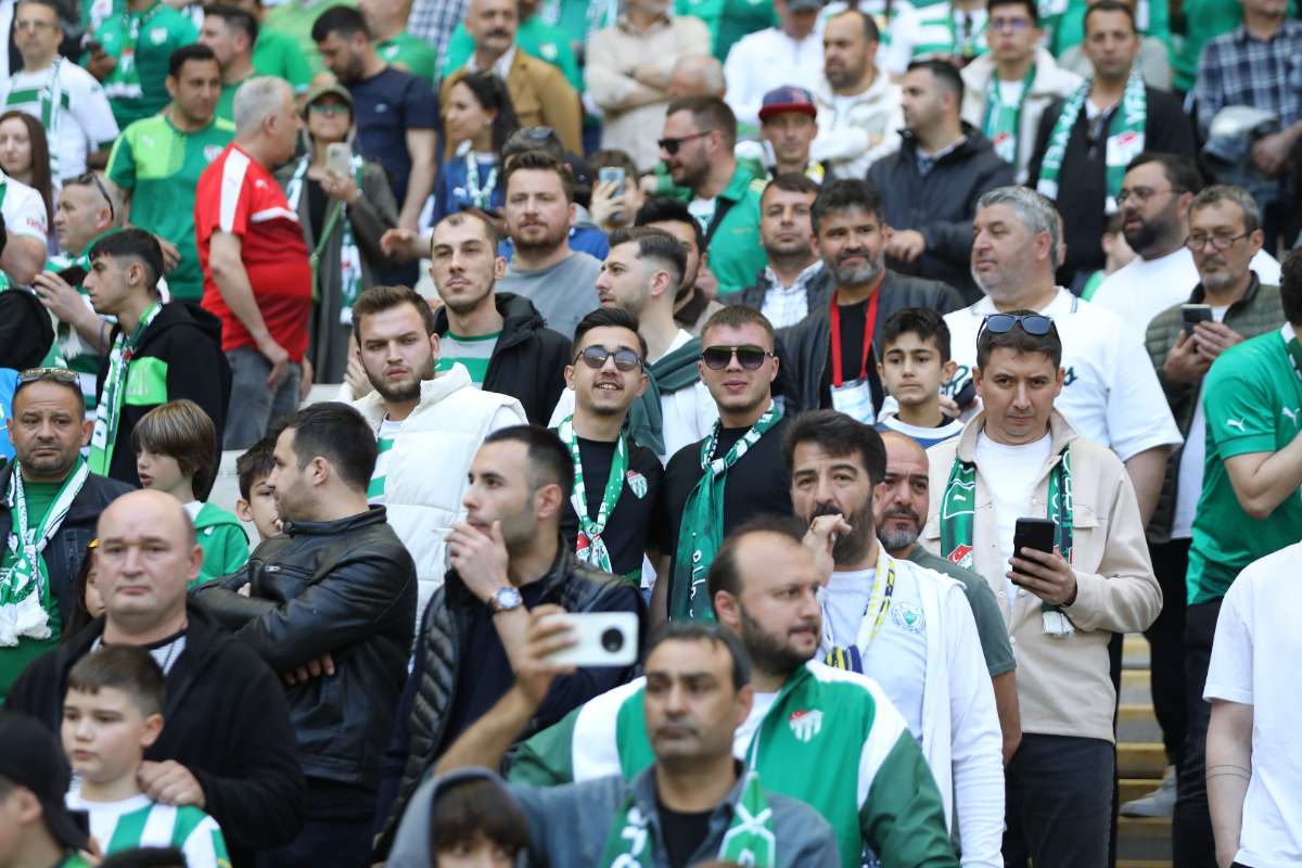 (FOTO GALERİ) BURSASPOR-BORNOVA FK TARAFTAR FOTOĞRAFLARI-2