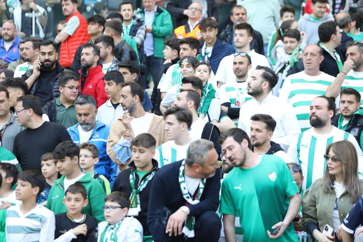 (FOTO GALERİ) BURSASPOR-BORNOVA FK TARAFTAR FOTOĞRAFLARI-2