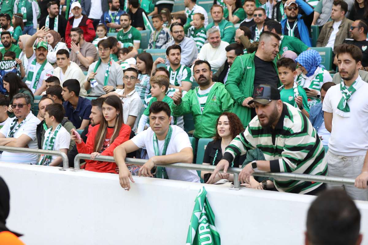 (FOTO GALERİ) BURSASPOR-BORNOVA FK TARAFTAR FOTOĞRAFLARI-2