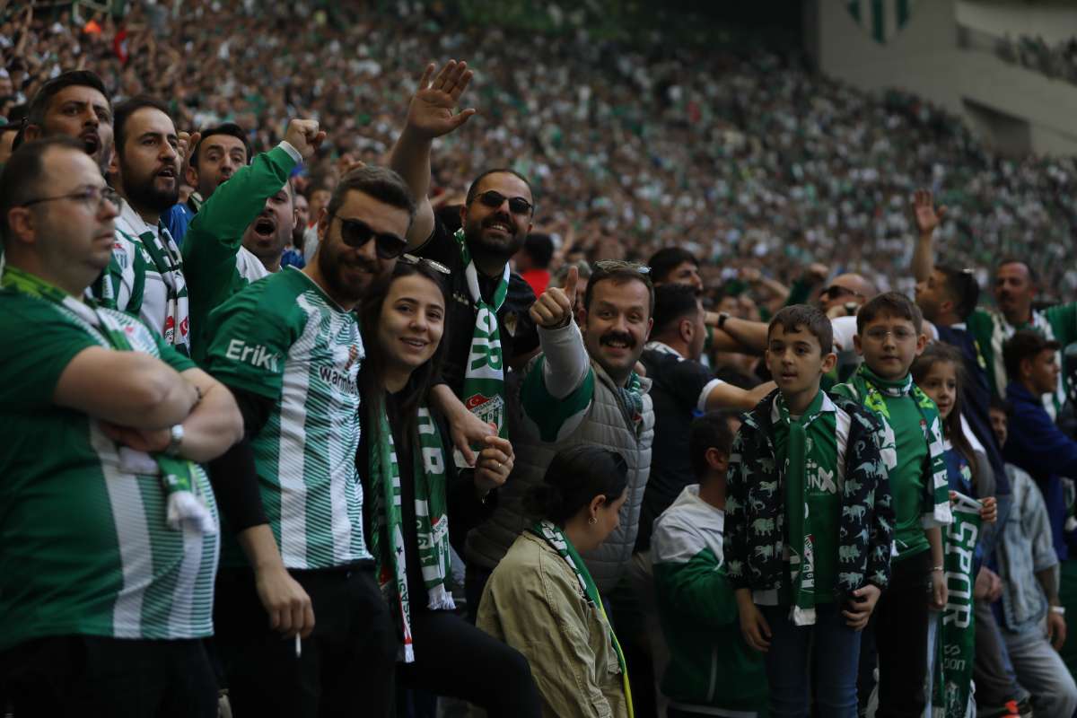 (FOTO GALERİ) BURSASPOR-BORNOVA FK TARAFTAR FOTOĞRAFLARI-2