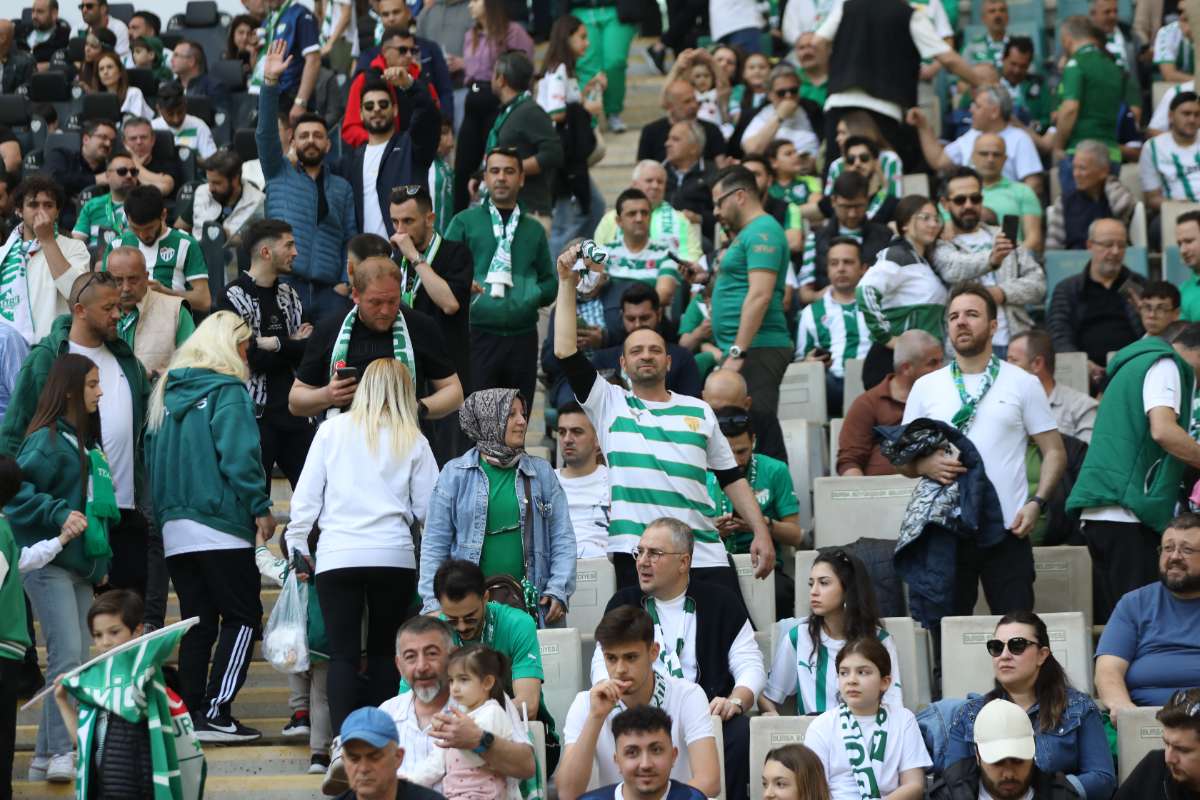 (FOTO GALERİ) BURSASPOR-BORNOVA FK TARAFTAR FOTOĞRAFLARI-2