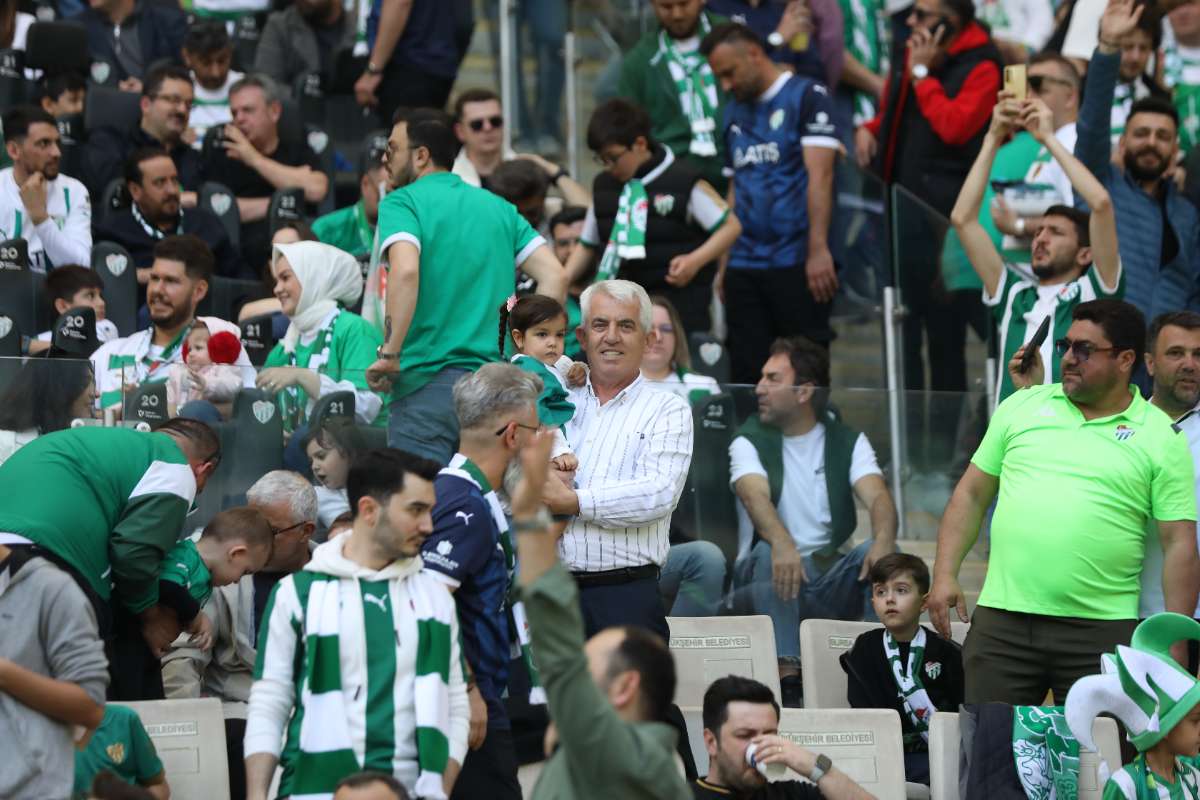 (FOTO GALERİ) BURSASPOR-BORNOVA FK TARAFTAR FOTOĞRAFLARI-2