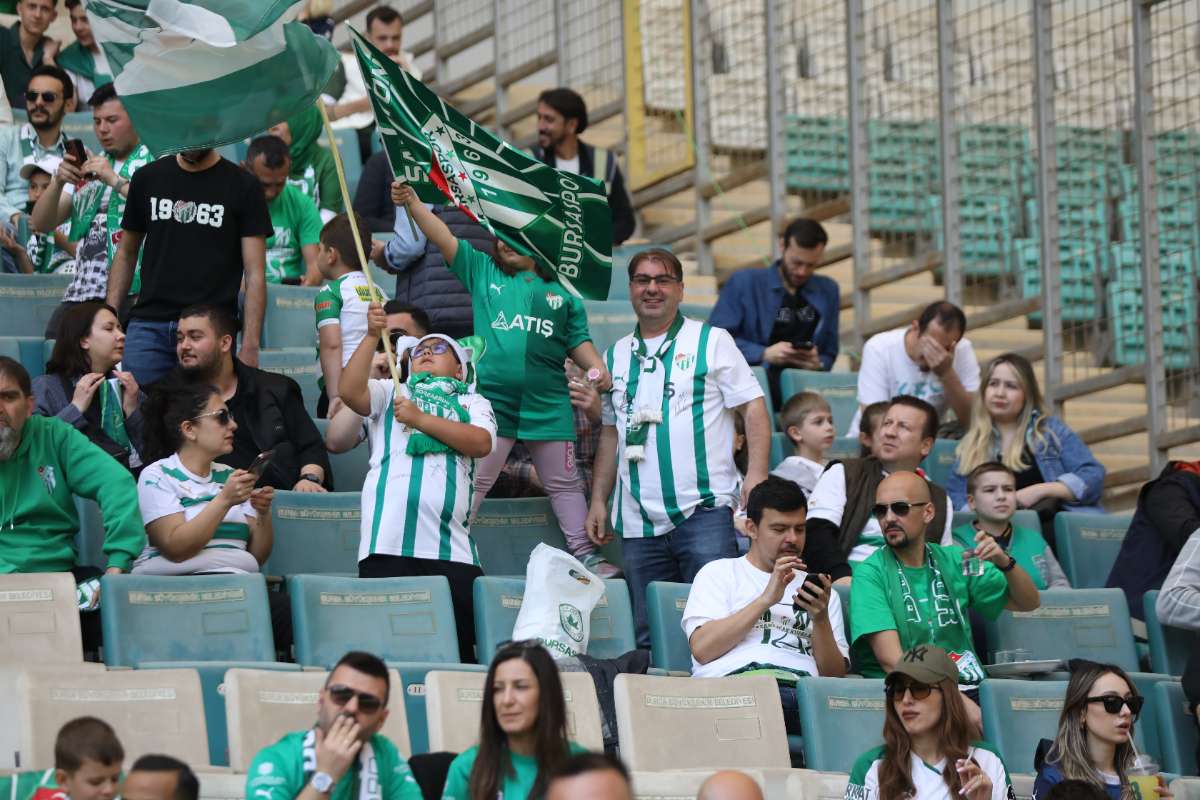 (FOTO GALERİ) BURSASPOR-BORNOVA FK TARAFTAR FOTOĞRAFLARI-2