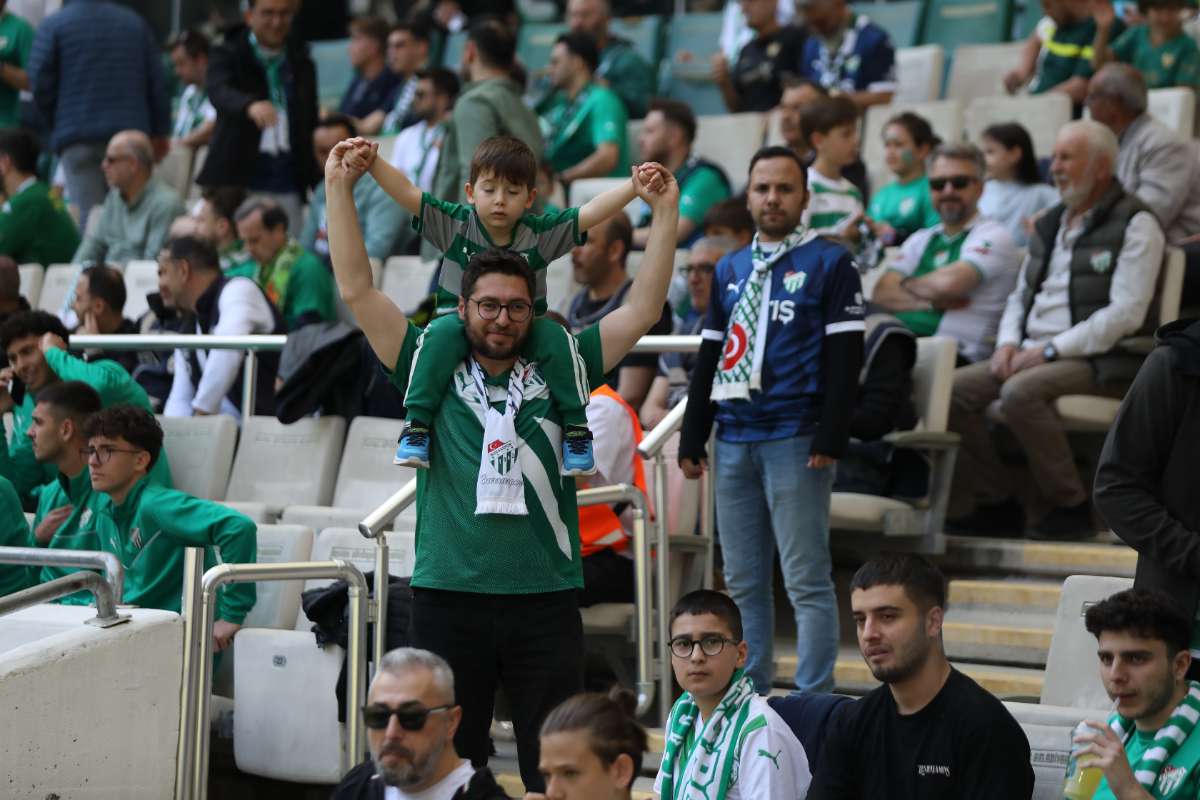 (FOTO GALERİ) BURSASPOR-BORNOVA FK TARAFTAR FOTOĞRAFLARI-2
