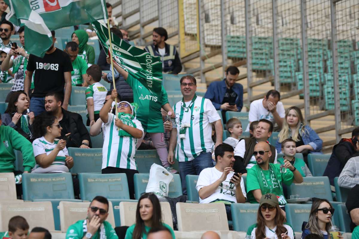 (FOTO GALERİ) BURSASPOR-BORNOVA FK TARAFTAR FOTOĞRAFLARI-2