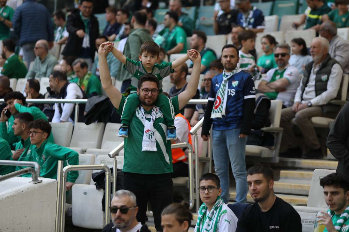 (FOTO GALERİ) BURSASPOR-BORNOVA FK TARAFTAR FOTOĞRAFLARI-2