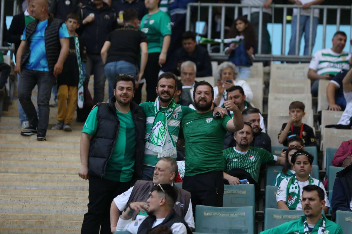 (FOTO GALERİ) BURSASPOR-BORNOVA FK TARAFTAR FOTOĞRAFLARI-2