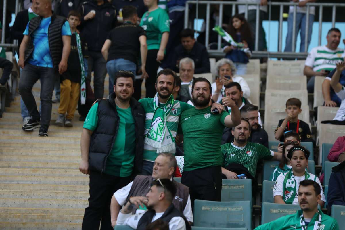 (FOTO GALERİ) BURSASPOR-BORNOVA FK TARAFTAR FOTOĞRAFLARI-2