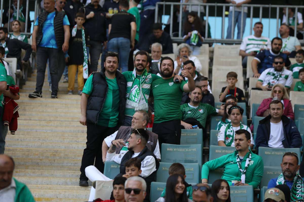 (FOTO GALERİ) BURSASPOR-BORNOVA FK TARAFTAR FOTOĞRAFLARI-2