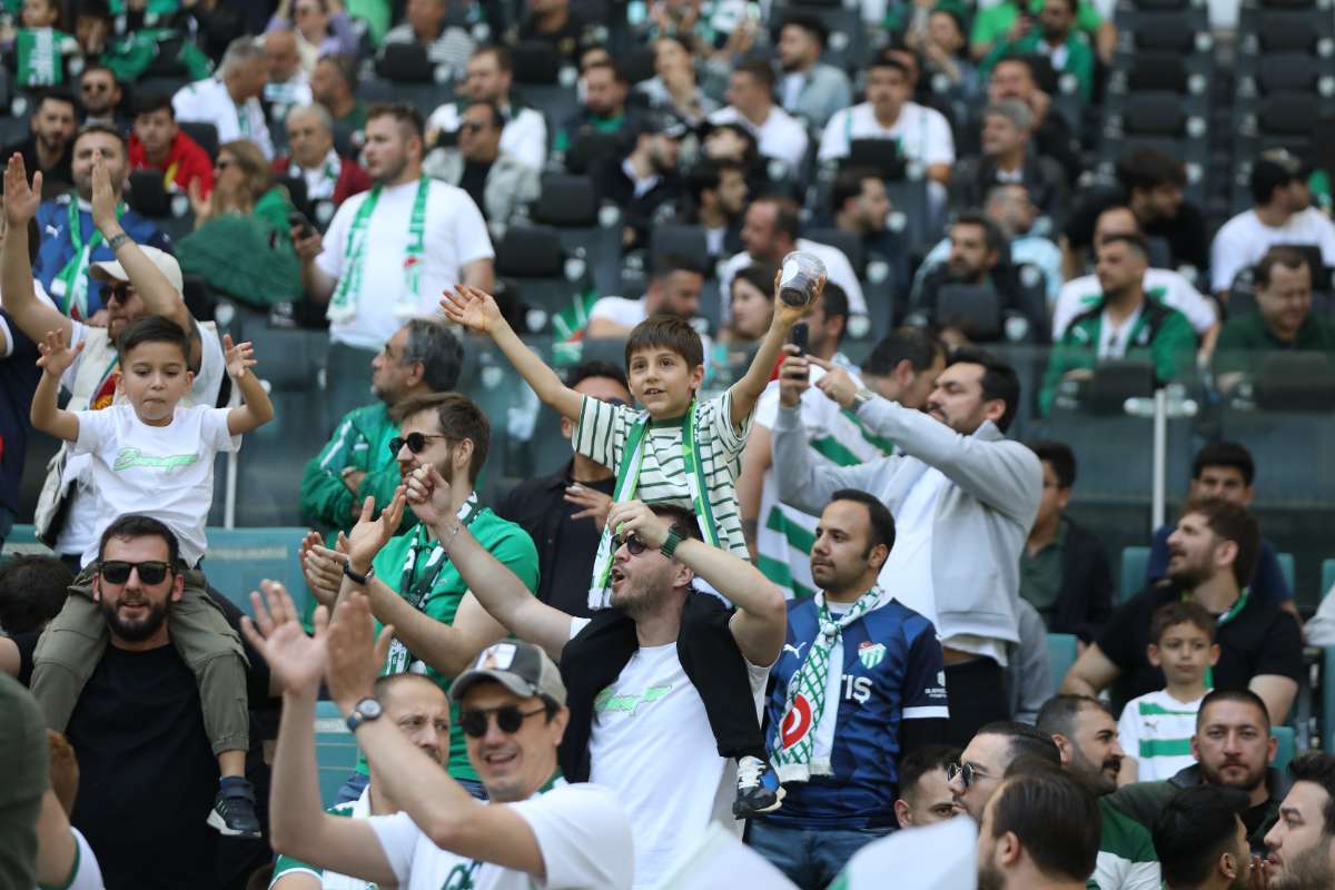 (FOTO GALERİ) BURSASPOR-BORNOVA FK TARAFTAR FOTOĞRAFLARI-2