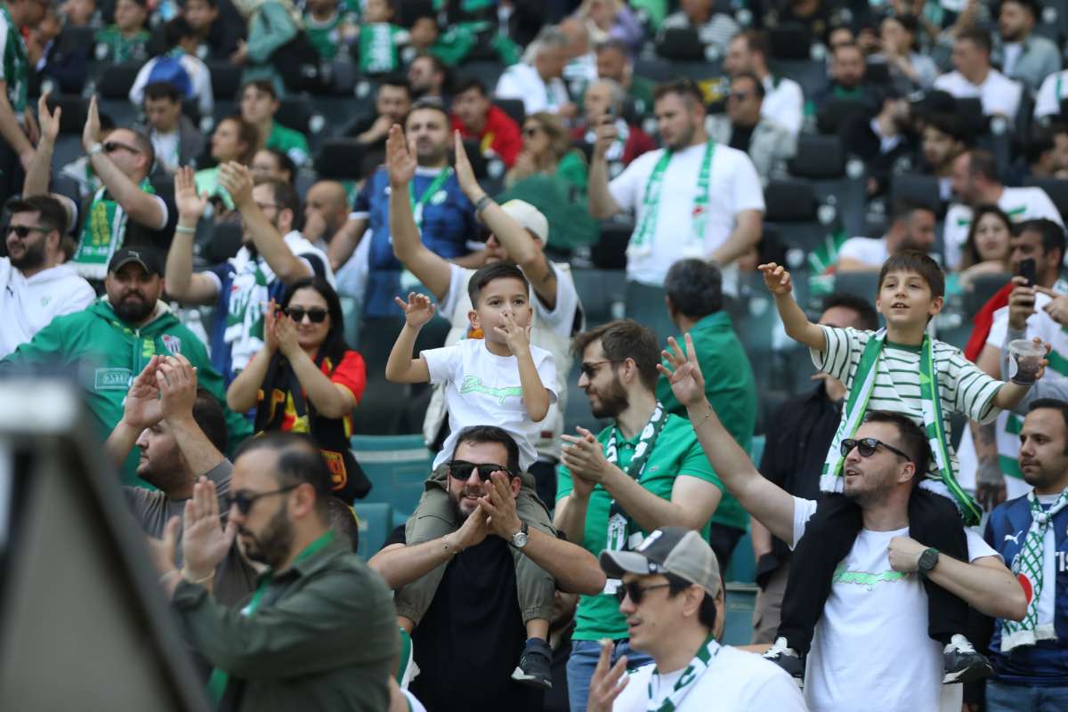 (FOTO GALERİ) BURSASPOR-BORNOVA FK TARAFTAR FOTOĞRAFLARI-2