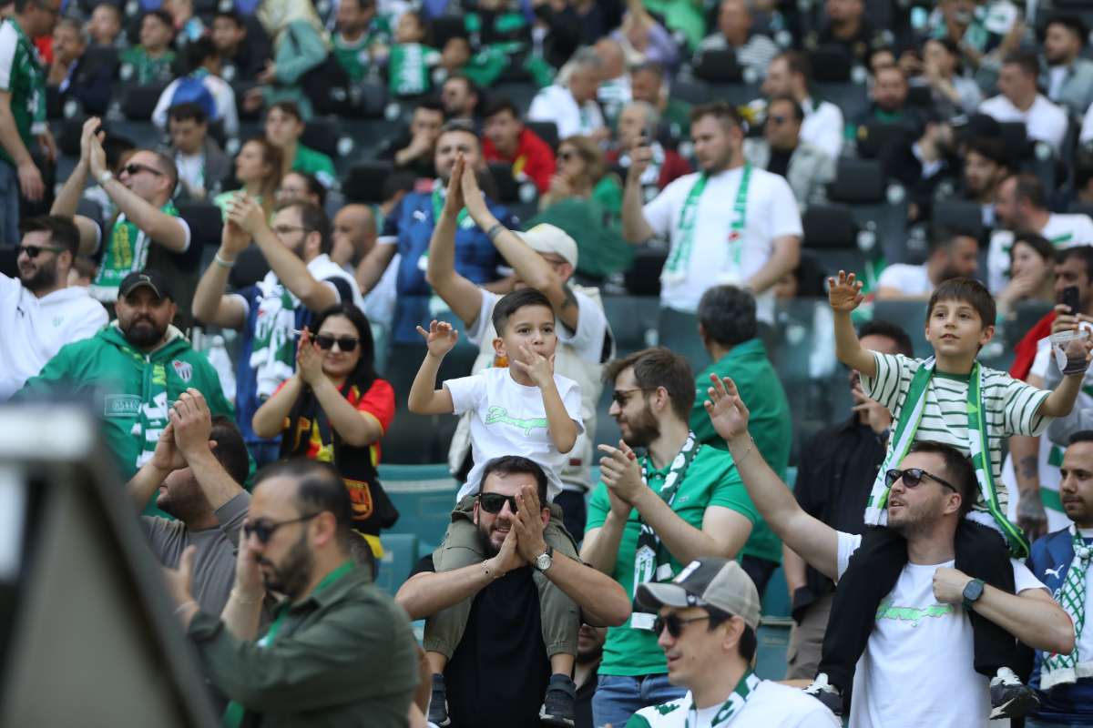 (FOTO GALERİ) BURSASPOR-BORNOVA FK TARAFTAR FOTOĞRAFLARI-2