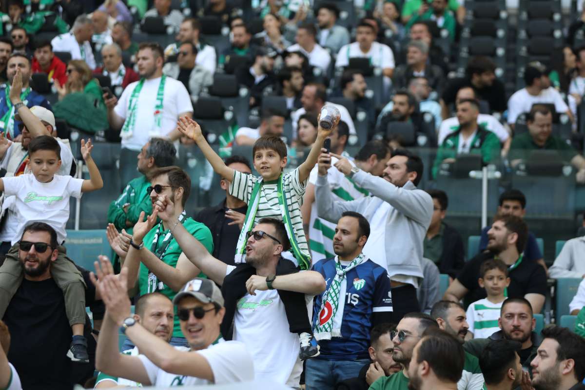 (FOTO GALERİ) BURSASPOR-BORNOVA FK TARAFTAR FOTOĞRAFLARI-2