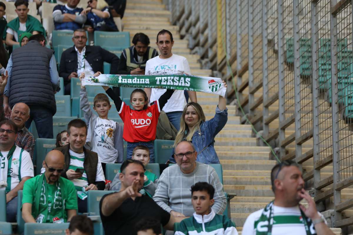 (FOTO GALERİ) BURSASPOR-BORNOVA FK TARAFTAR FOTOĞRAFLARI-2