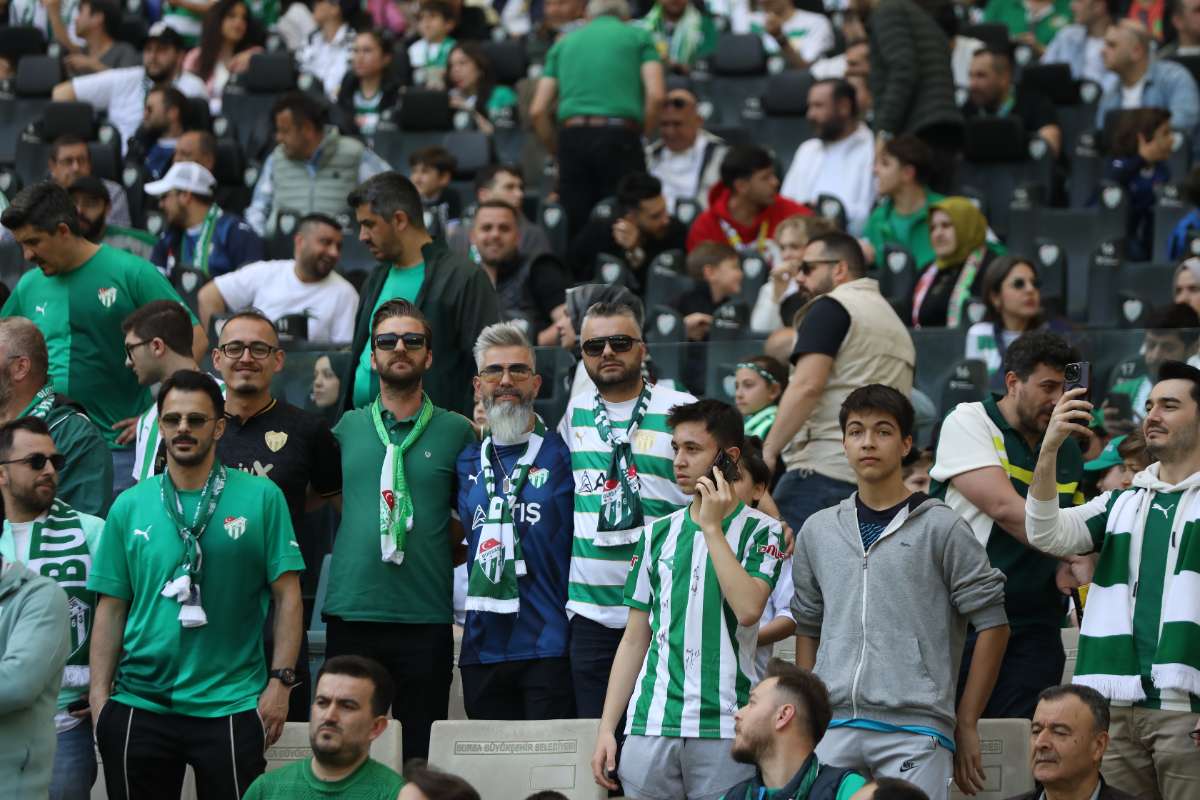 (FOTO GALERİ) BURSASPOR-BORNOVA FK TARAFTAR FOTOĞRAFLARI-2
