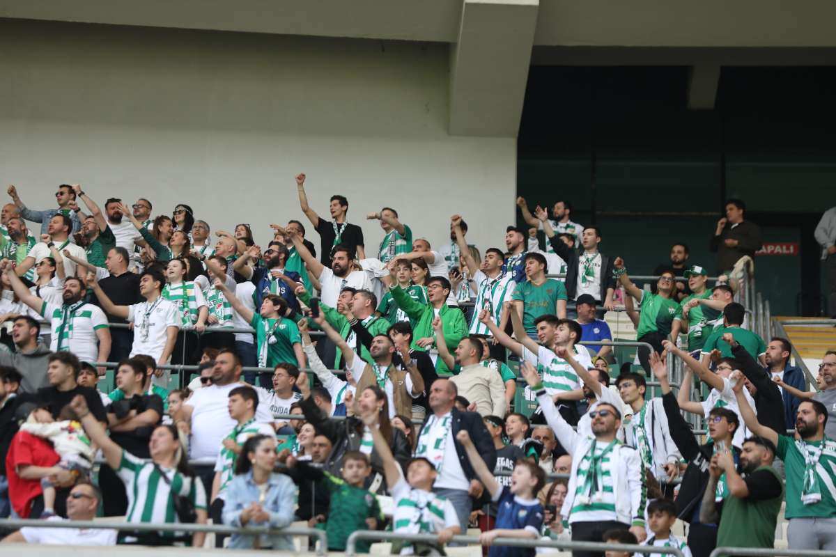 (FOTO GALERİ) BURSASPOR-BORNOVA FK TARAFTAR FOTOĞRAFLARI-2