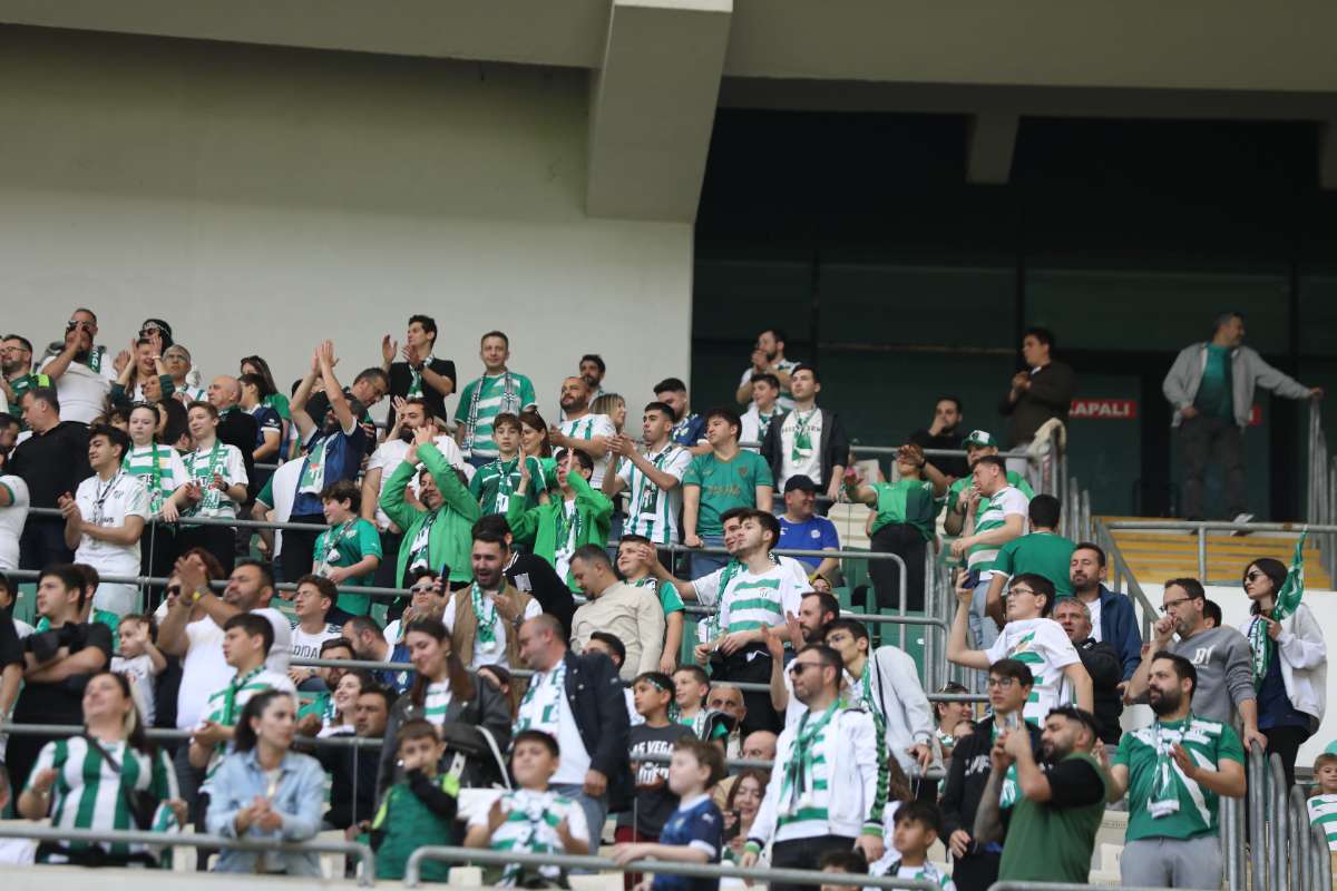 (FOTO GALERİ) BURSASPOR-BORNOVA FK TARAFTAR FOTOĞRAFLARI-2