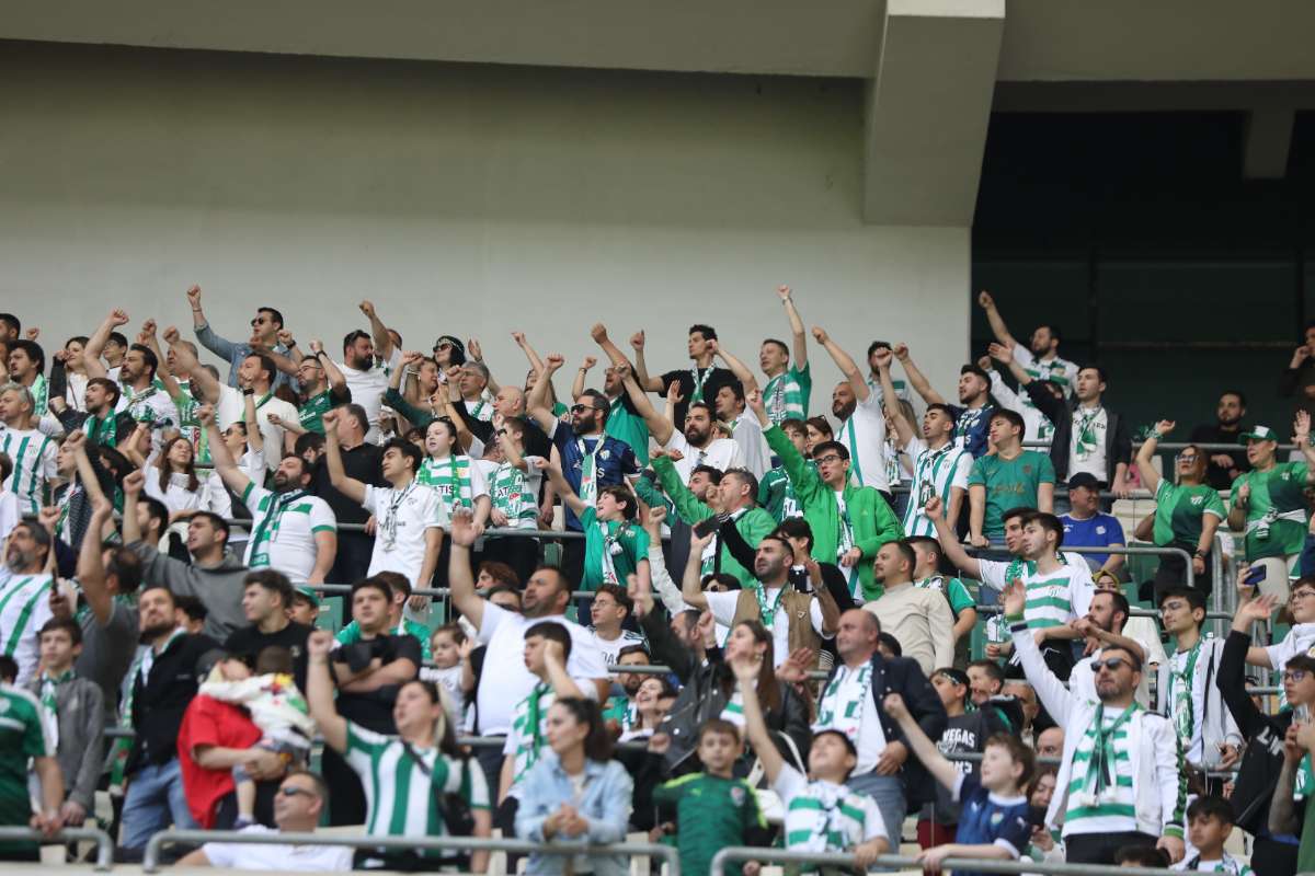 (FOTO GALERİ) BURSASPOR-BORNOVA FK TARAFTAR FOTOĞRAFLARI-2