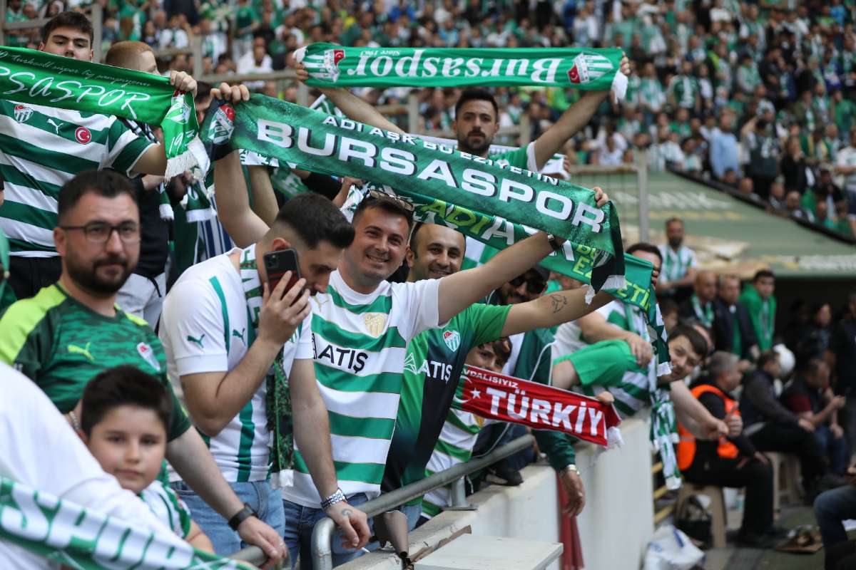 (FOTO GALERİ) BURSASPOR-BORNOVA FK TARAFTAR FOTOĞRAFLARI-2