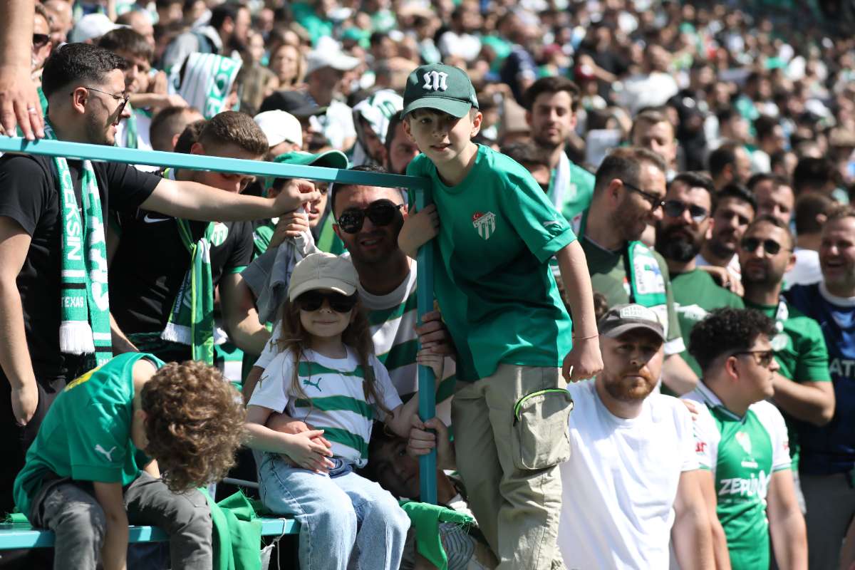 (FOTO GALERİ) BURSASPOR-BORNOVA FK TARAFTAR FOTOĞRAFLARI-2