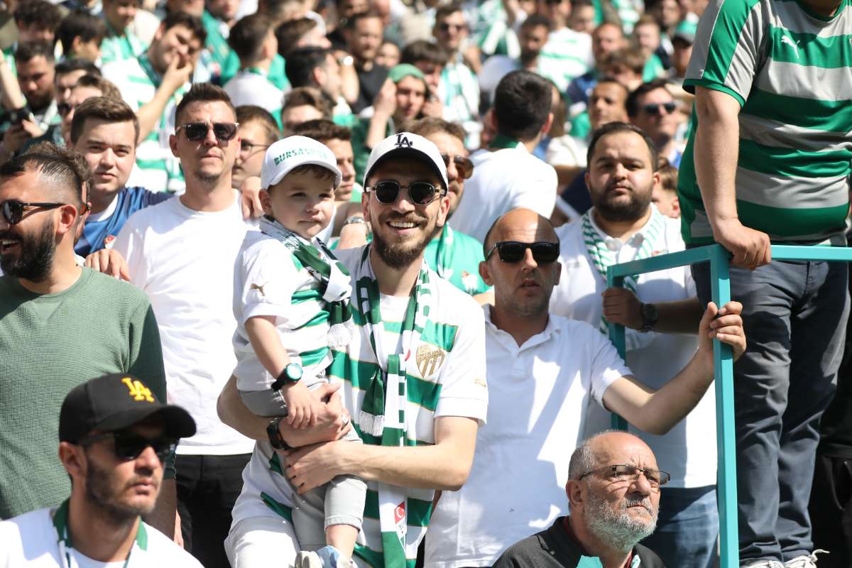 (FOTO GALERİ) BURSASPOR-BORNOVA FK TARAFTAR FOTOĞRAFLARI-2