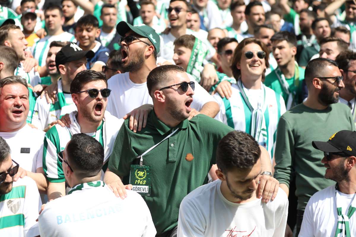 (FOTO GALERİ) BURSASPOR-BORNOVA FK TARAFTAR FOTOĞRAFLARI-2