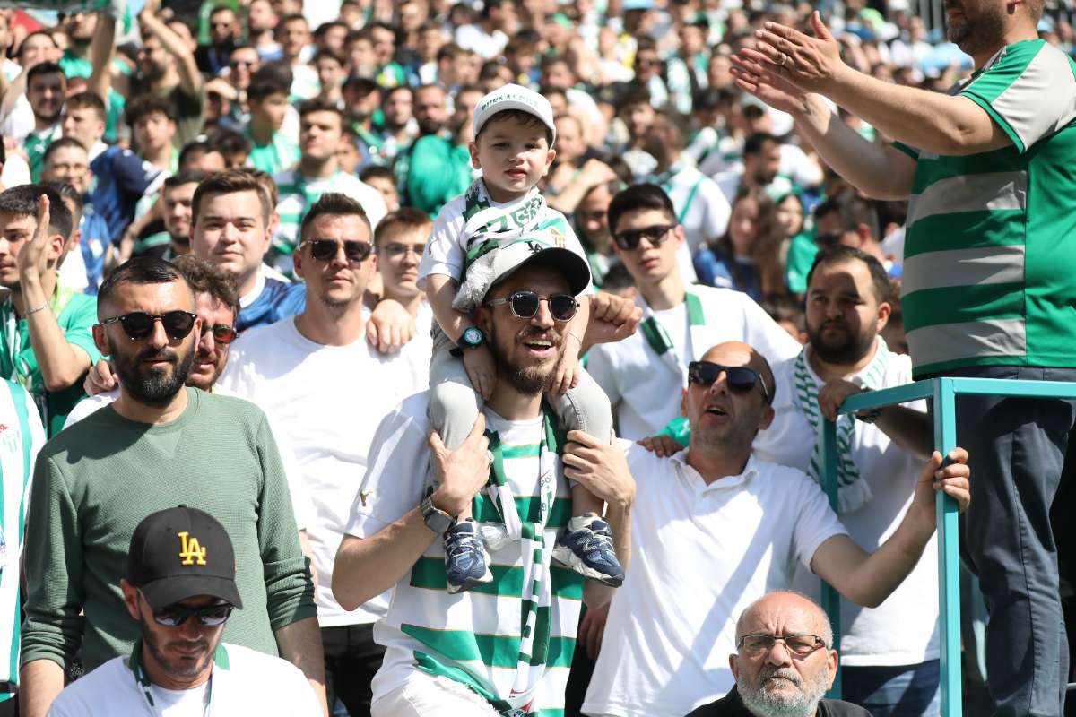(FOTO GALERİ) BURSASPOR-BORNOVA FK TARAFTAR FOTOĞRAFLARI-2