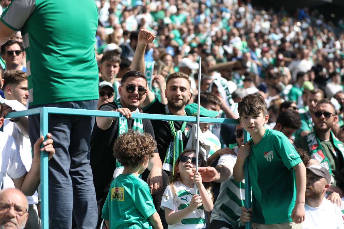 (FOTO GALERİ) BURSASPOR-BORNOVA FK TARAFTAR FOTOĞRAFLARI-2
