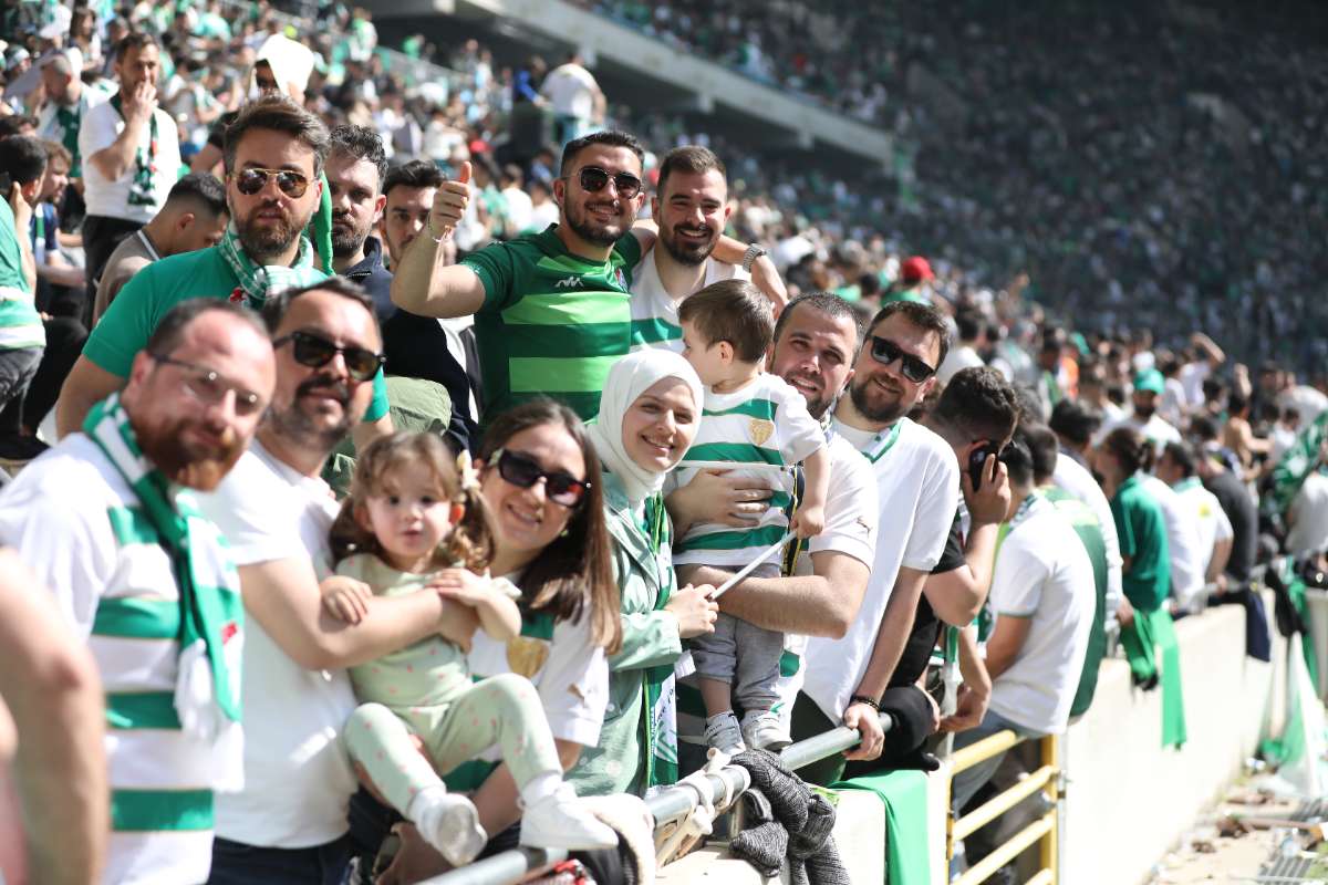 (FOTO GALERİ) BURSASPOR-BORNOVA FK TARAFTAR FOTOĞRAFLARI-2