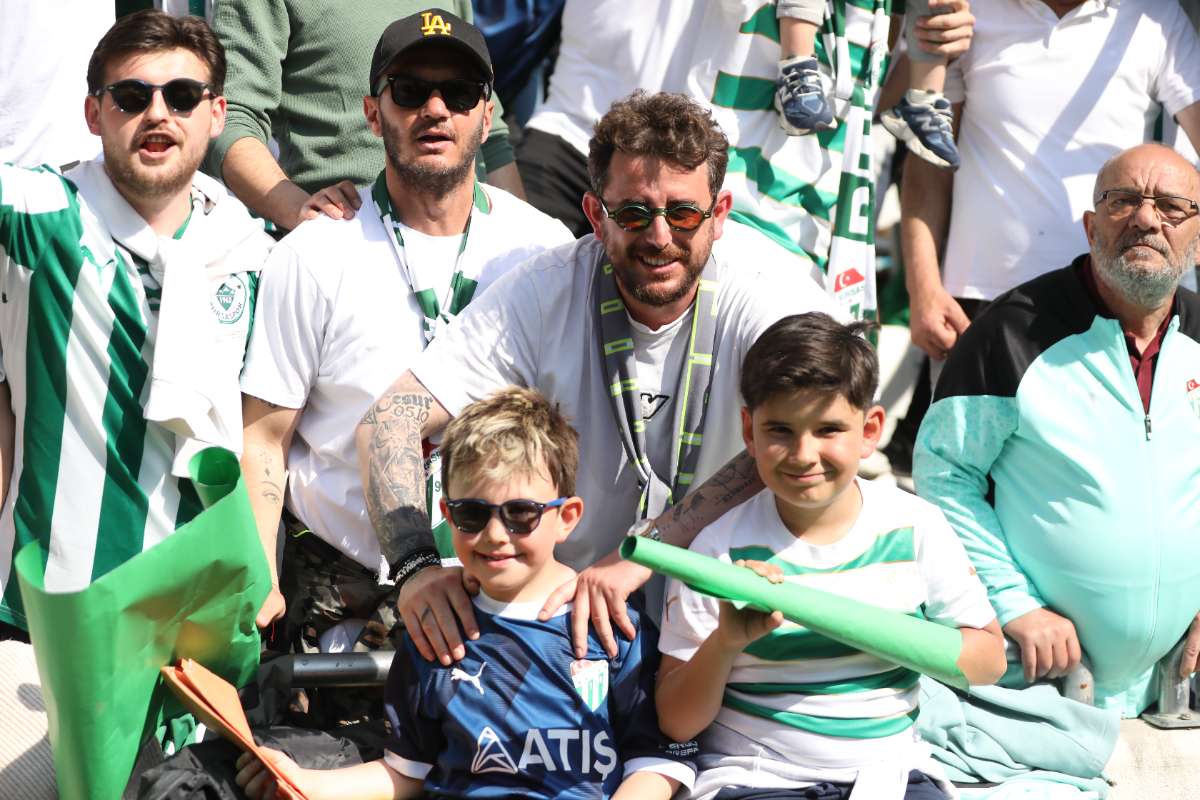 (FOTO GALERİ) BURSASPOR-BORNOVA FK TARAFTAR FOTOĞRAFLARI-2