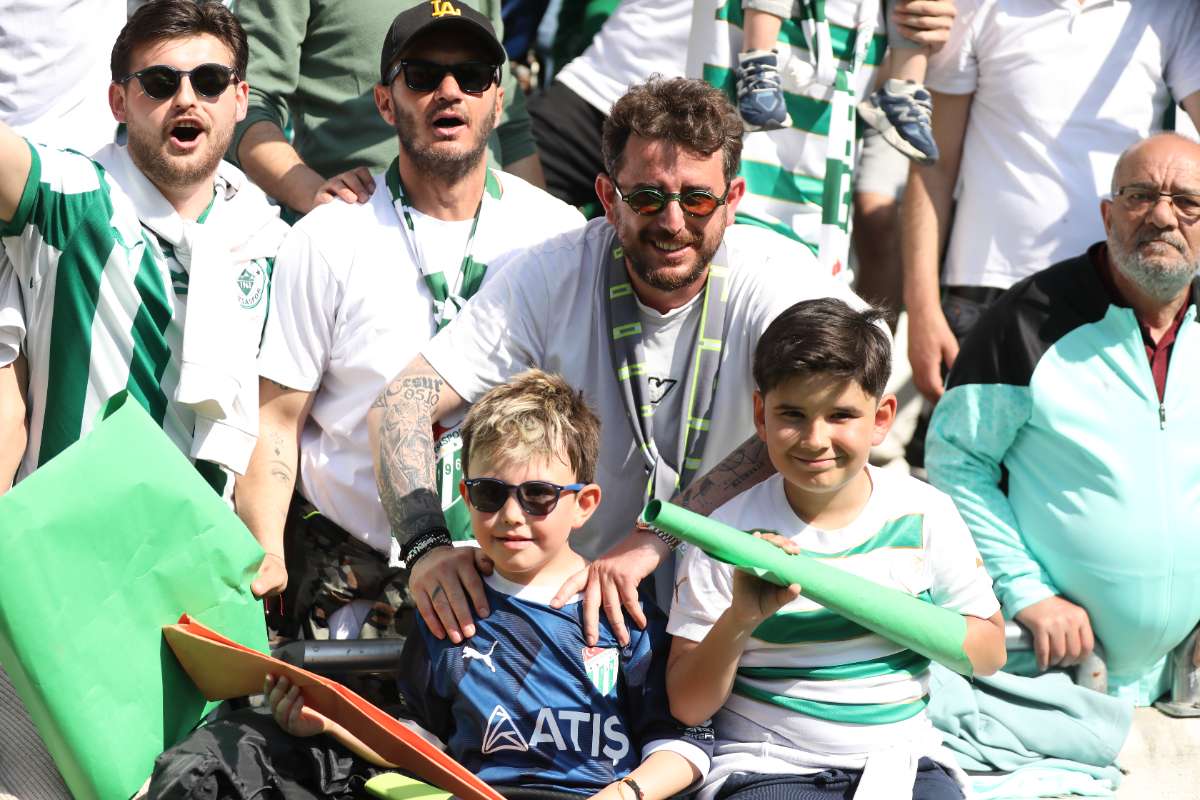 (FOTO GALERİ) BURSASPOR-BORNOVA FK TARAFTAR FOTOĞRAFLARI-2