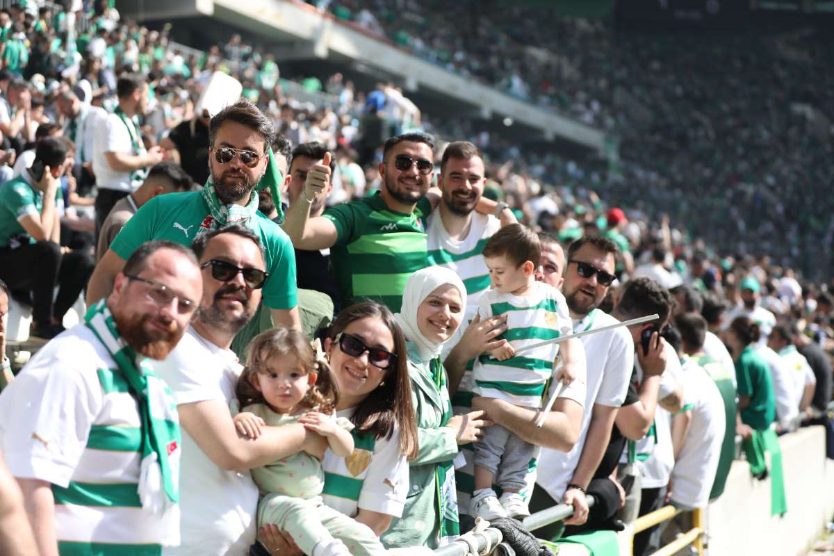 (FOTO GALERİ) BURSASPOR-BORNOVA FK TARAFTAR FOTOĞRAFLARI-2
