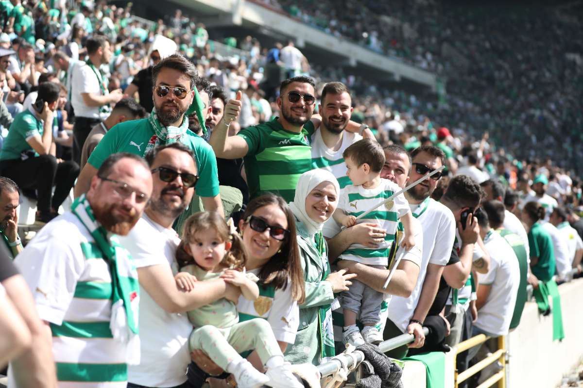 (FOTO GALERİ) BURSASPOR-BORNOVA FK TARAFTAR FOTOĞRAFLARI-2
