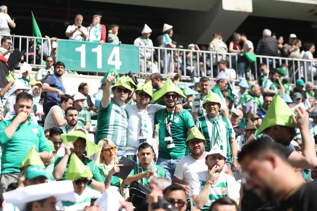(FOTO GALERİ) BURSASPOR-BORNOVA FK TARAFTAR FOTOĞRAFLARI-2