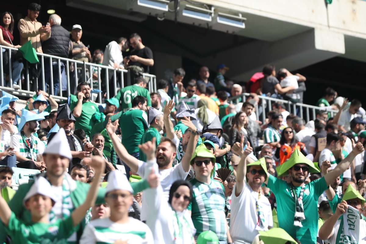 (FOTO GALERİ) BURSASPOR-BORNOVA FK TARAFTAR FOTOĞRAFLARI-2