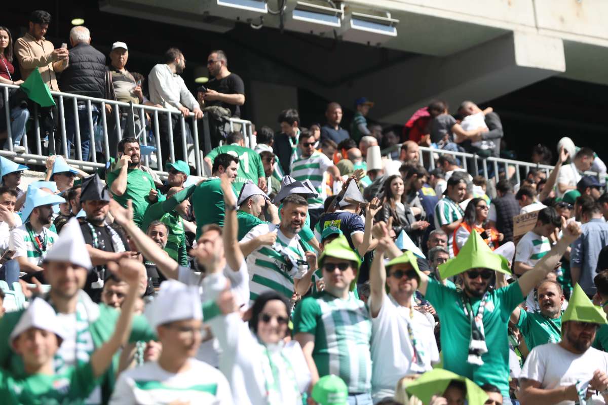 (FOTO GALERİ) BURSASPOR-BORNOVA FK TARAFTAR FOTOĞRAFLARI-2