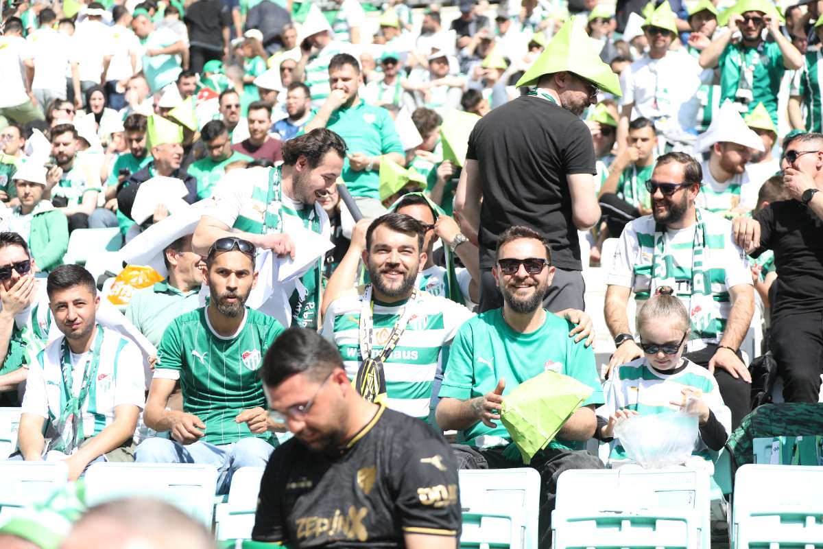 (FOTO GALERİ) BURSASPOR-BORNOVA FK TARAFTAR FOTOĞRAFLARI-2