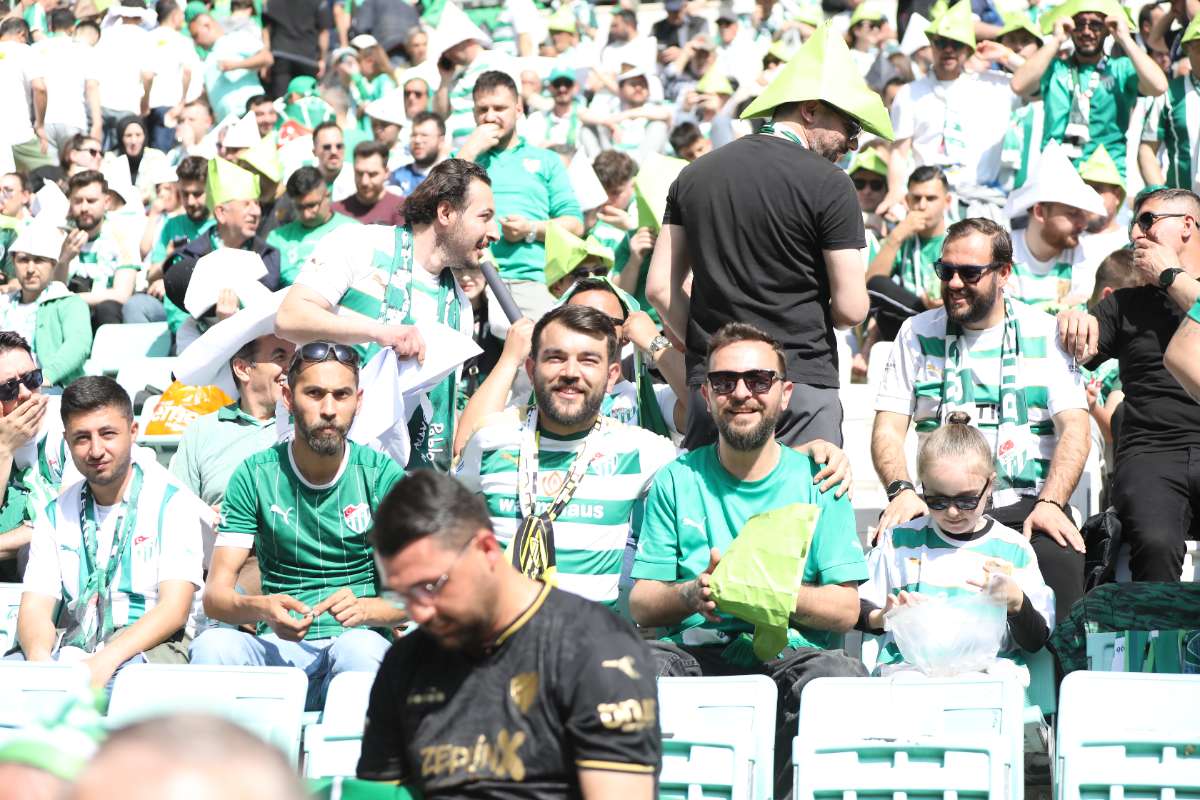 (FOTO GALERİ) BURSASPOR-BORNOVA FK TARAFTAR FOTOĞRAFLARI-2