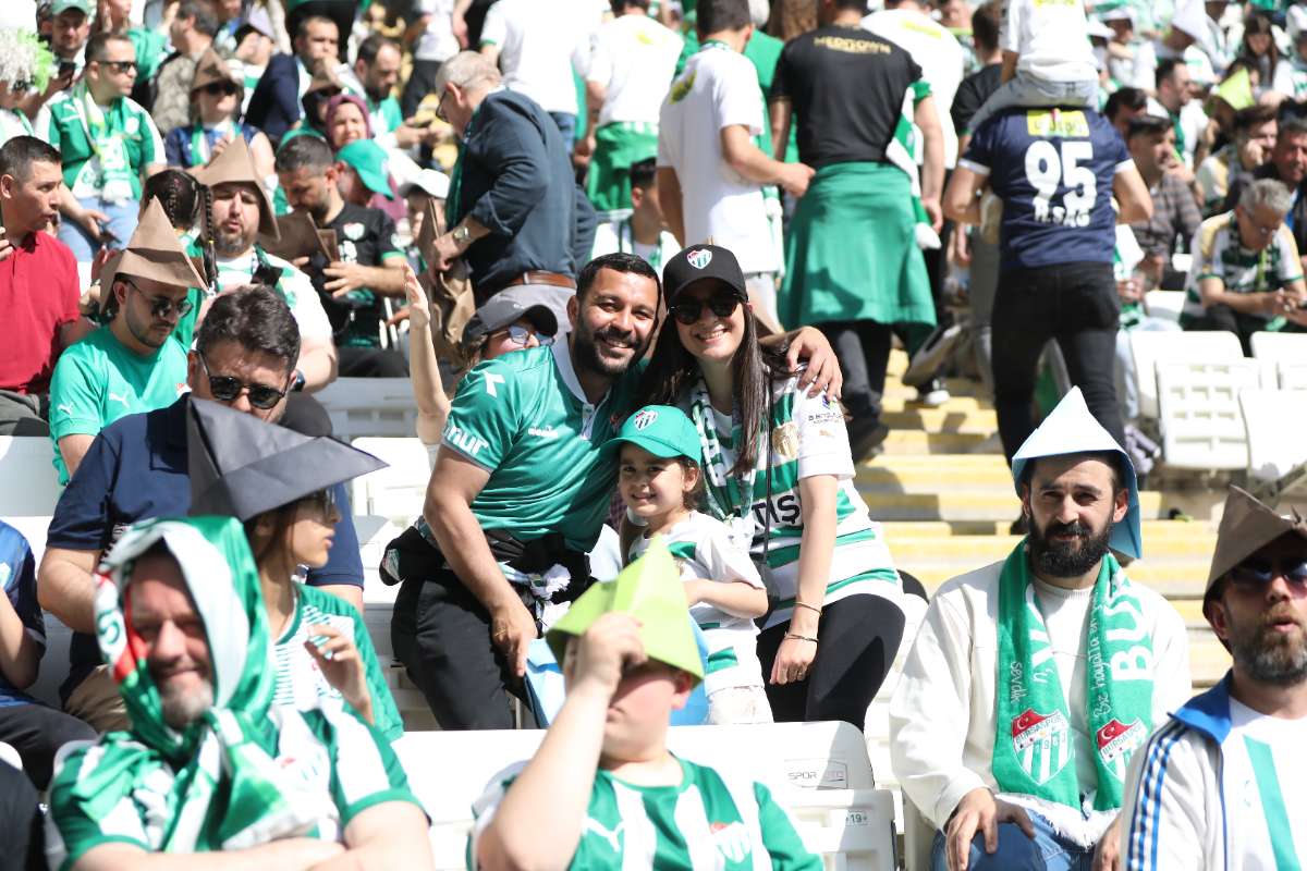 (FOTO GALERİ) BURSASPOR-BORNOVA FK TARAFTAR FOTOĞRAFLARI-2