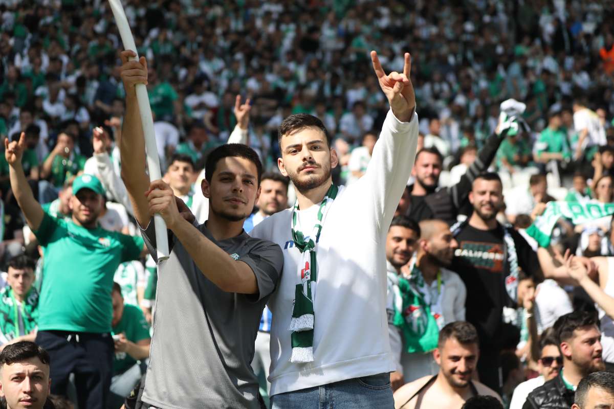 (FOTO GALERİ) BURSASPOR-BORNOVA FK TARAFTAR FOTOĞRAFLARI-2